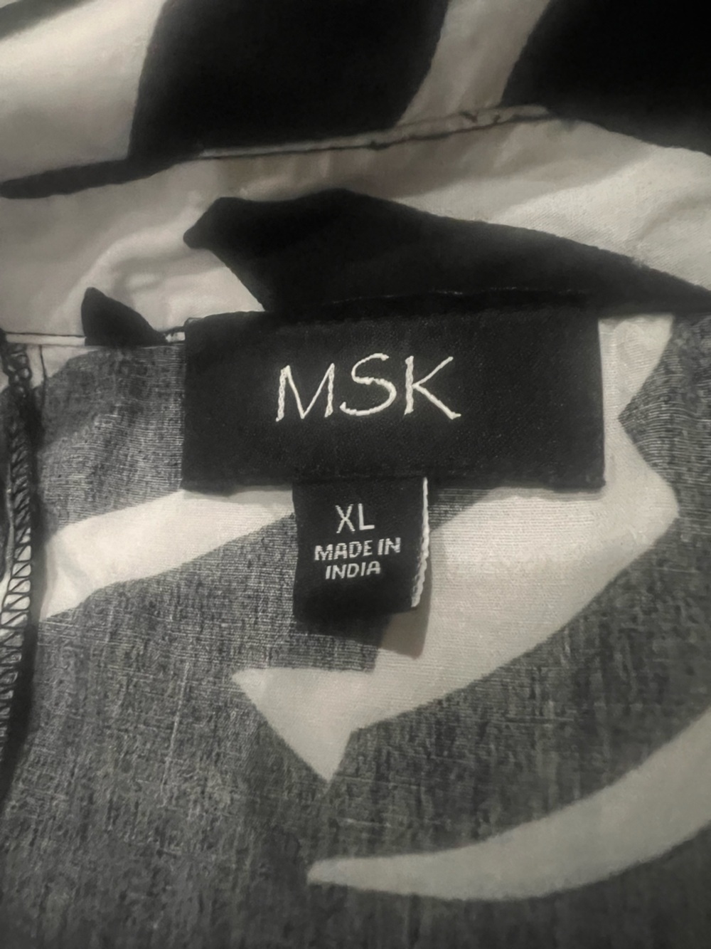 MSK Black & White Abstract Buttoned dress - Picture 13 of 13